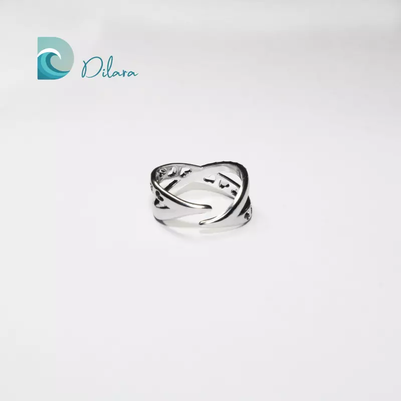 Anillo Cruzado con Brillo Infinito