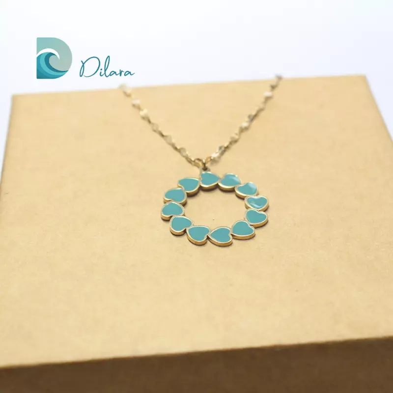 Collar Dorado con Colgante de Corazones Turquesa
