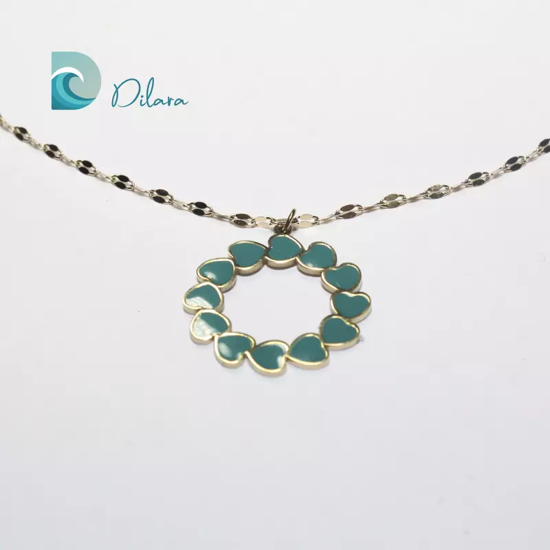 Collar Dorado con Colgante de Corazones Turquesa