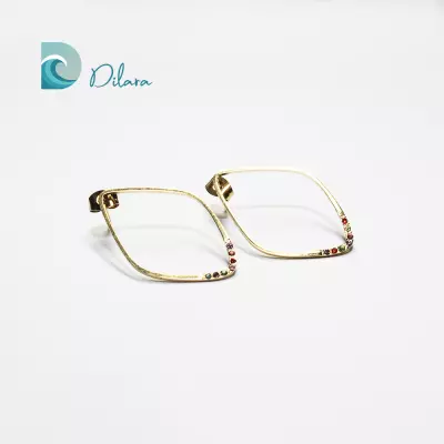 Pendientes Dorados Geométricos con Toque de Color