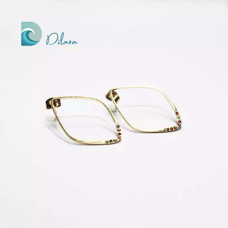 Pendientes Dorados Geométricos con Toque de Color