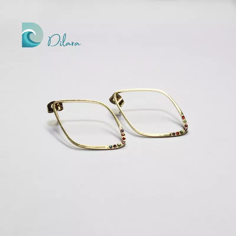 Pendientes Dorados Geométricos con Toque de Color